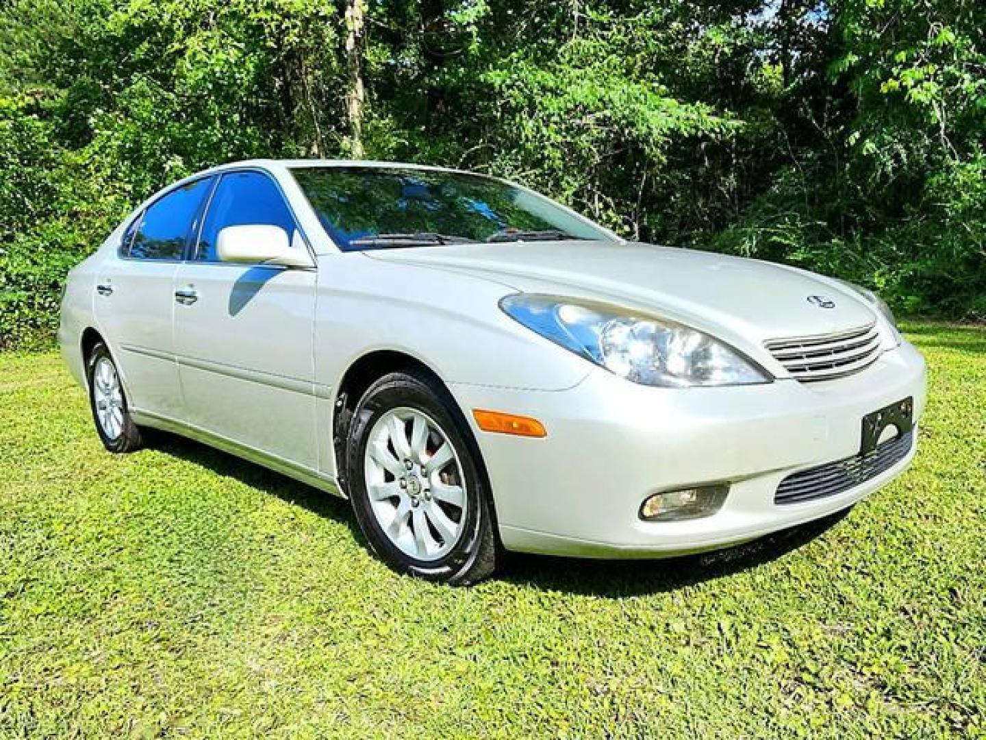 2002 Gray /Gray Lexus ES ES 300 Sedan 4D (JTHBF30G220) with an 3.0L V6 DOHC 24V engine, Automatic, 5-Spd w/Overdrive transmission, located at 18001 Kellogg Rd, Saucier, MS, 39574, (228) 832-1441, 39.421459, -76.641457 - '' WOW!! '' 2002 LEXUS ES300 SEDAN!!!!! All you need is valid drivers license. Buy it for $1,995.Give us a call before it's gone! 228-832-1441Text NOW: 228-870-0500www.NoCreditCk.com - Photo#1