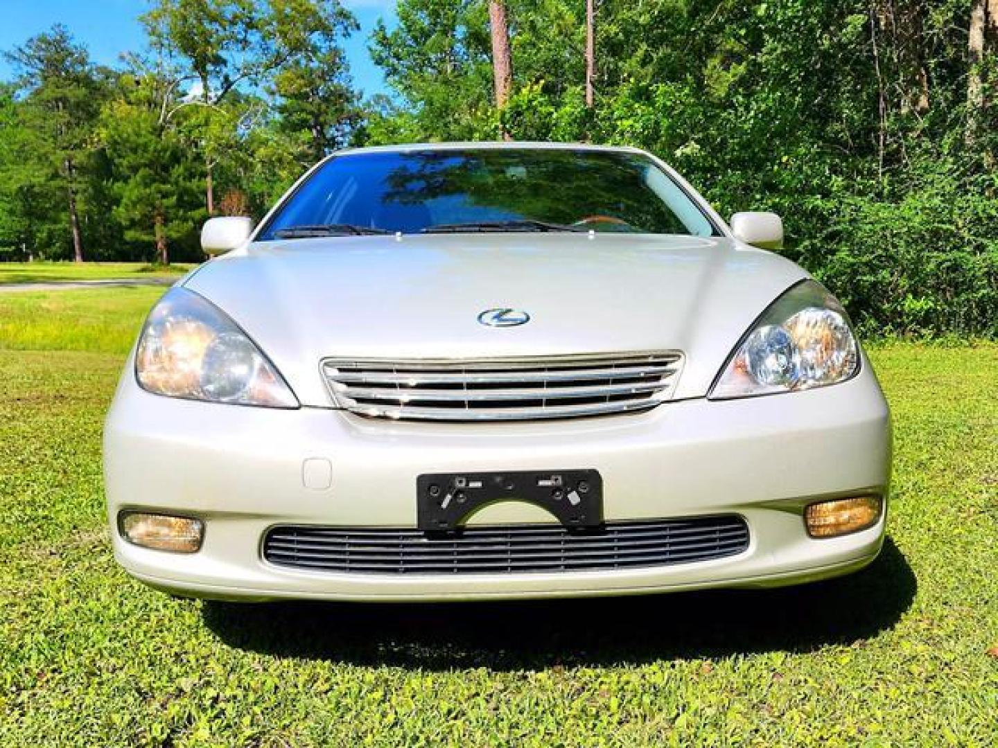 2002 Gray /Gray Lexus ES ES 300 Sedan 4D (JTHBF30G220) with an 3.0L V6 DOHC 24V engine, Automatic, 5-Spd w/Overdrive transmission, located at 18001 Kellogg Rd, Saucier, MS, 39574, (228) 832-1441, 39.421459, -76.641457 - '' WOW!! '' 2002 LEXUS ES300 SEDAN!!!!! All you need is valid drivers license. Buy it for $1,995.Give us a call before it's gone! 228-832-1441Text NOW: 228-870-0500www.NoCreditCk.com - Photo#2