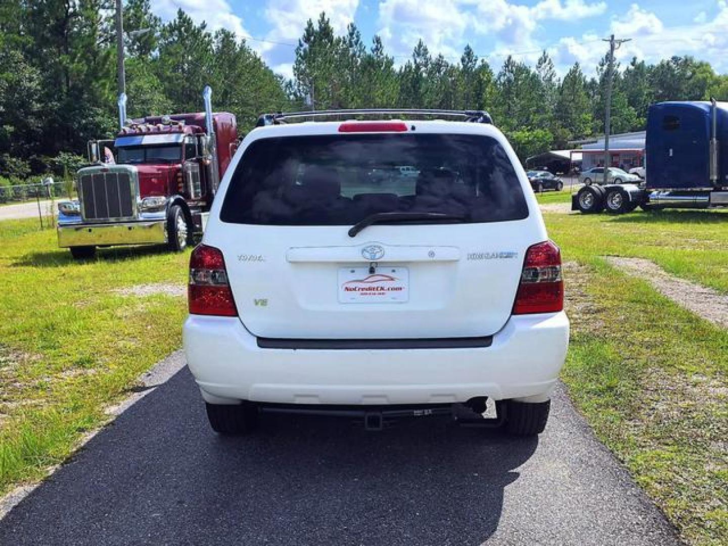 2005 White /Beige Toyota Highlander Sport Utility 4D (JTEGP21A750) with an 3.3L V6 DOHC 24V engine, Automatic transmission, located at 18001 Kellogg Rd, Saucier, MS, 39574, (228) 832-1441, 139.421463, -76.641457 - '' WOW!! '' 2005 TOYOTA HIGHLANDER SPORT ~ V6, 2-Owners, Clean Carfax, Well Maintained!*** NO CREDIT CHECK *** All you need is proof of income, proof of residence, valid drivers license and insurance on the car before you leave the lot! No credit check ever!! Only $1,095 DN - or buy it for $5,695.Gi - Photo#6