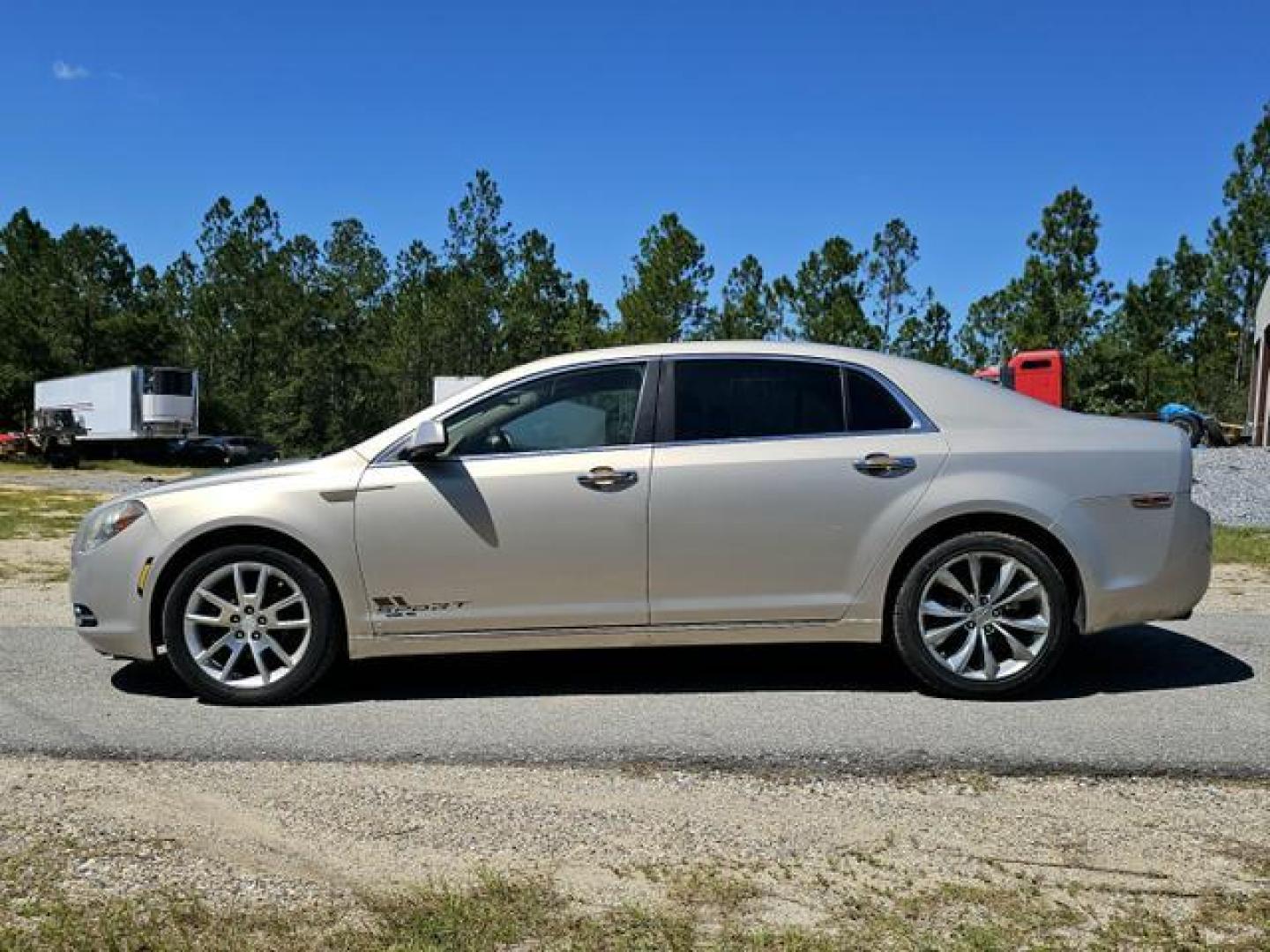 2009 Chevrolet Malibu LTZ Sedan 4D (1G1ZK57B79F) with an 2.4L L4 DOHC 16V engine, Auto, 6-Spd Overdrive and TAPshft transmission, located at 18001 Kellogg Rd, Saucier, MS, 39574, (228) 832-1441, 139.421463, -76.641457 - 2009 CHEVROLET MALIBU LTZ 4DR CARFAX REPORTS NO DAMAGE NO ACCIDENTS, EVEN SHOWS GREAT SERVICE HISTORY... THIS IS A SPECIAL CASH BLOW OUT FOR $2,900 AND WON'T LAST LONG CALL 228-832-1441 OFFICE 985-272-6940 TEXT CELL - Photo#4