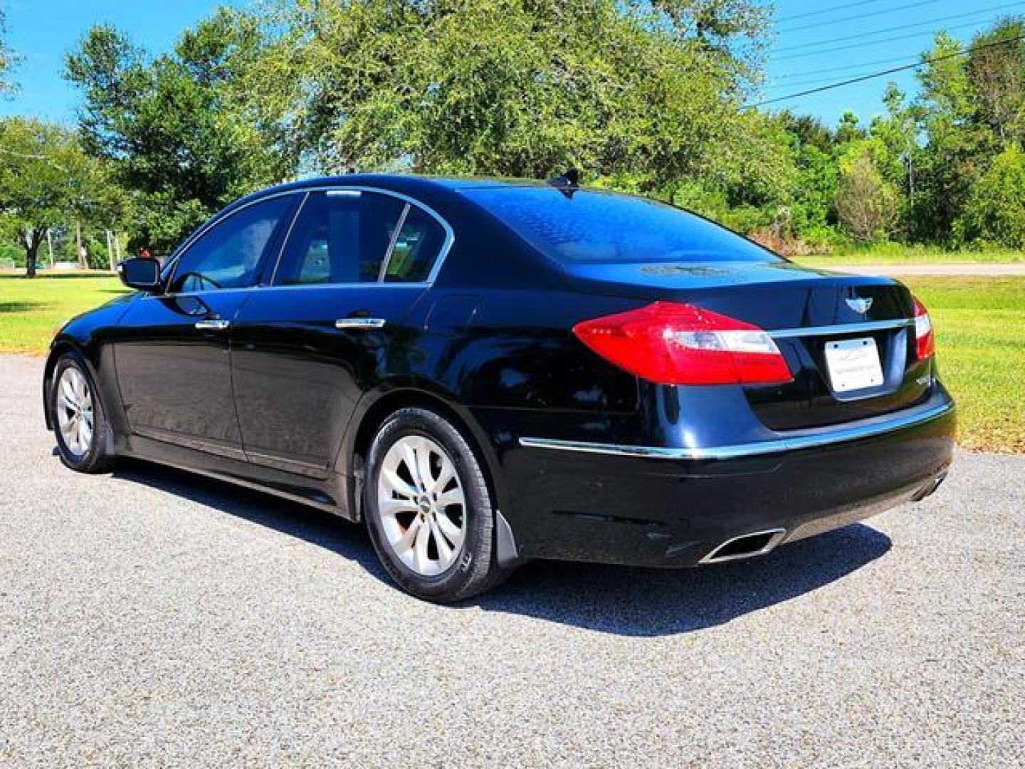 2013 Hyundai Genesis 3.8 Sedan 4D (KMHGC4DD1DU) with an 3.8L V6 DOHC 24V engine, Auto, 8-Spd w/Shfttrnc transmission, located at 18001 Kellogg Rd, Saucier, MS, 39574, (228) 832-1441, 139.421463, -76.641457 - Photo#7