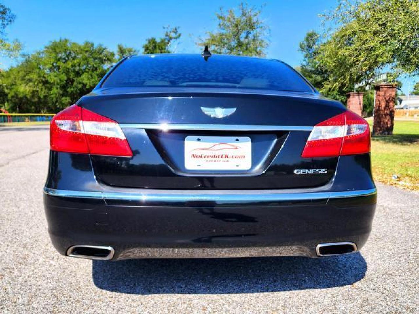 2013 Hyundai Genesis 3.8 Sedan 4D (KMHGC4DD1DU) with an 3.8L V6 DOHC 24V engine, Auto, 8-Spd w/Shfttrnc transmission, located at 18001 Kellogg Rd, Saucier, MS, 39574, (228) 832-1441, 139.421463, -76.641457 - Photo#4