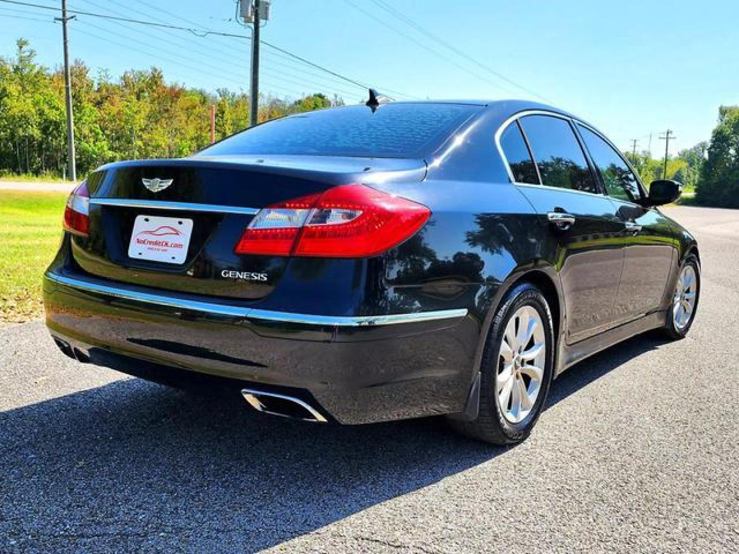 2013 Hyundai Genesis 3.8 Sedan 4D (KMHGC4DD1DU) with an 3.8L V6 DOHC 24V engine, Auto, 8-Spd w/Shfttrnc transmission, located at 18001 Kellogg Rd, Saucier, MS, 39574, (228) 832-1441, 139.421463, -76.641457 - Photo#5