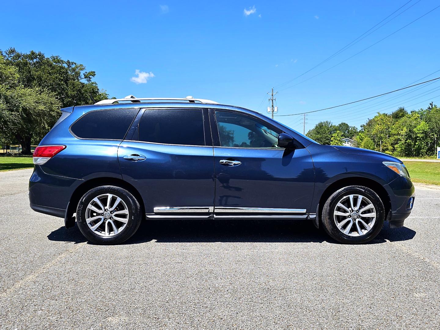 2014 Blue Nissan Pathfinder S 2WD (5N1AR2MN3EC) with an 3.5L V6 DOHC 24V engine, Continuously Variable Transmission transmission, located at 18001 Kellogg Rd, Saucier, MS, 39574, (228) 832-1441, 39.421459, -76.641457 - 1-OWNER !! 2014 NISSAN PATHFINDER SL – It's A CARFAX 1-OWNER Vehicle! – It's A CARFAX Well-Maintained Vehicle! – NISSAN Strong! - V6! 3.5L DOHC 24V – Runs GREAT - Just Serviced! – AUTOMATIC Transmission – Ice COLD A/C with Rear Controls – DUAL - Photo#3