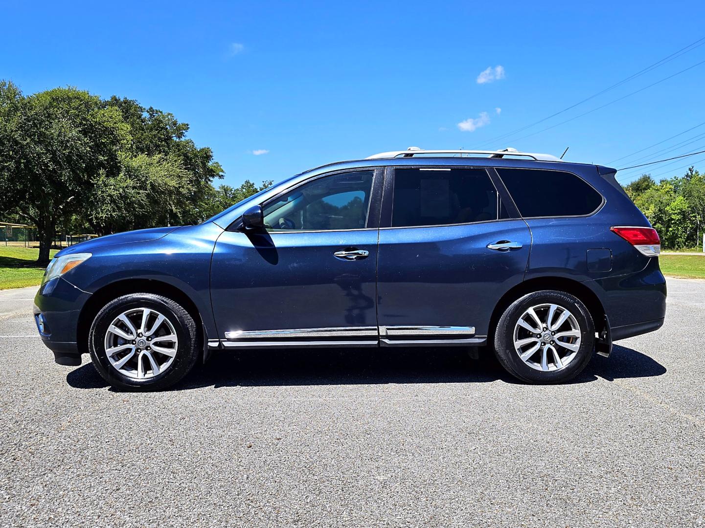 2014 Blue Nissan Pathfinder S 2WD (5N1AR2MN3EC) with an 3.5L V6 DOHC 24V engine, Continuously Variable Transmission transmission, located at 18001 Kellogg Rd, Saucier, MS, 39574, (228) 832-1441, 39.421459, -76.641457 - 1-OWNER !! 2014 NISSAN PATHFINDER SL – It's A CARFAX 1-OWNER Vehicle! – It's A CARFAX Well-Maintained Vehicle! – NISSAN Strong! - V6! 3.5L DOHC 24V – Runs GREAT - Just Serviced! – AUTOMATIC Transmission – Ice COLD A/C with Rear Controls – DUAL - Photo#4