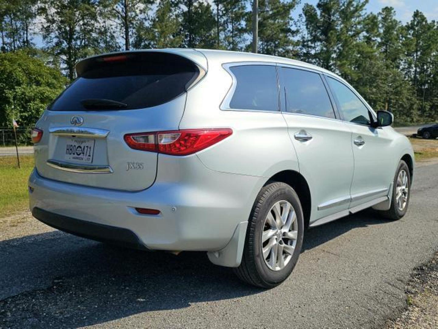 2013 Silver /Gray INFINITI JX JX35 Sport Utility 4D (5N1AL0MN7DC) with an 3.5L V6 DOHC 24V engine, Auto, CVT w/ Man and Spt Md transmission, located at 18001 Kellogg Rd, Saucier, MS, 39574, (228) 832-1441, 139.421463, -76.641457 - Photo#2