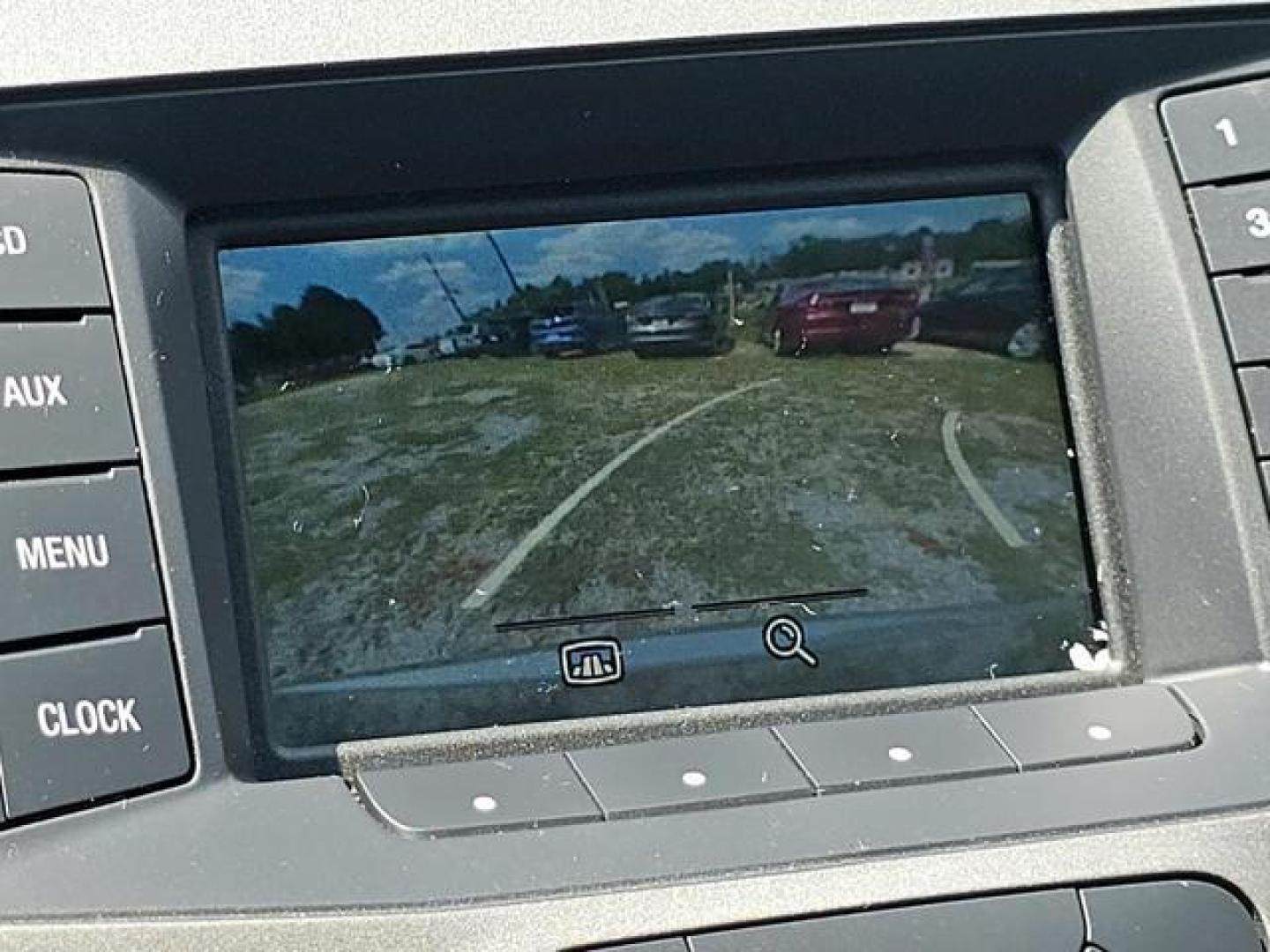 2018 Silver /Gray Ford Taurus SEL Sedan 4D (1FAHP2E85JG) with an 3.5L V6 DOHC 24V engine, Automatic, 6-Spd w/SelectShift transmission, located at 18001 Kellogg Rd, Saucier, MS, 39574, (228) 832-1441, 139.421463, -76.641457 - Photo#20