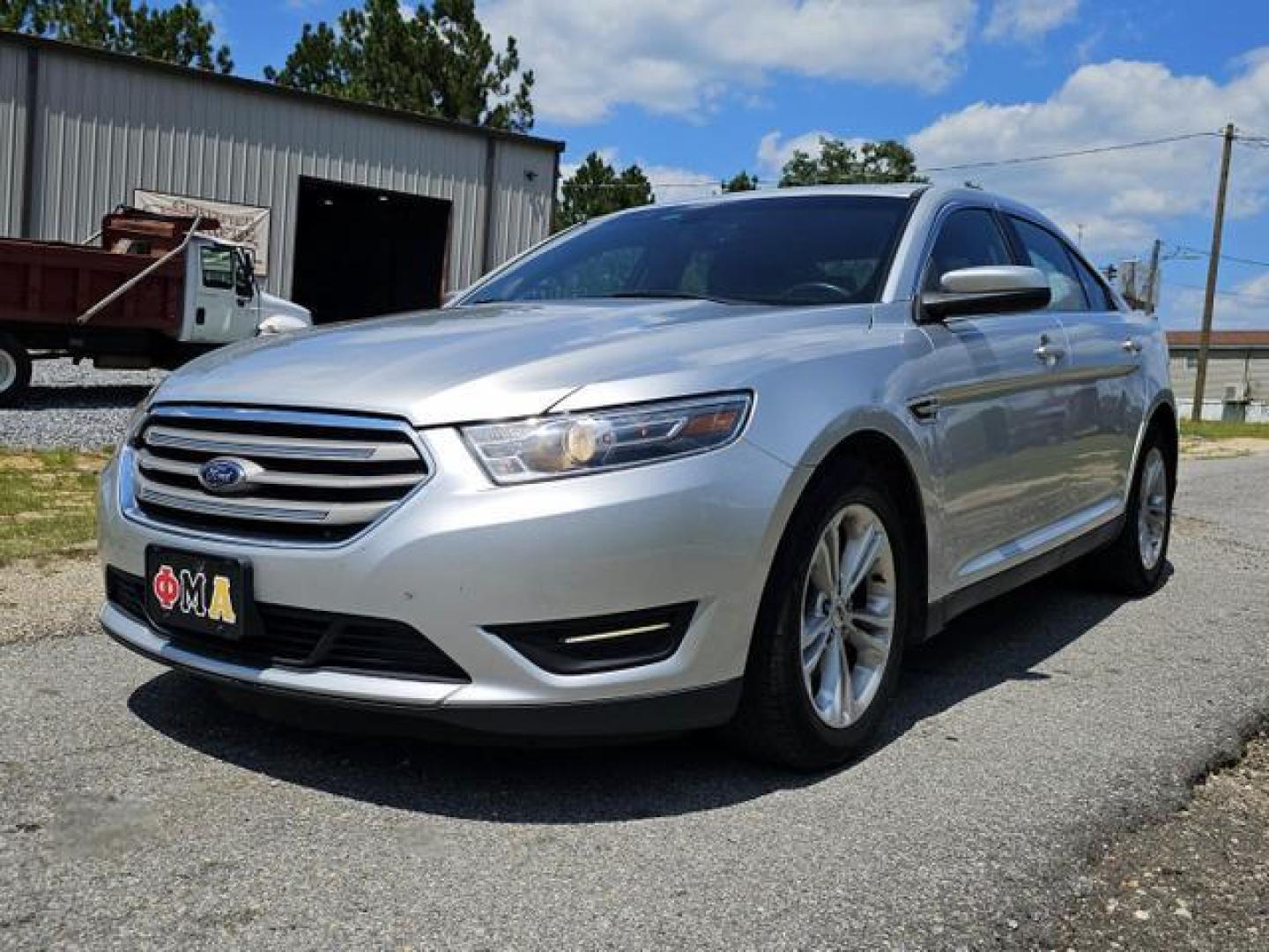 2018 Silver /Gray Ford Taurus SEL Sedan 4D (1FAHP2E85JG) with an 3.5L V6 DOHC 24V engine, Automatic, 6-Spd w/SelectShift transmission, located at 18001 Kellogg Rd, Saucier, MS, 39574, (228) 832-1441, 139.421463, -76.641457 - Photo#2