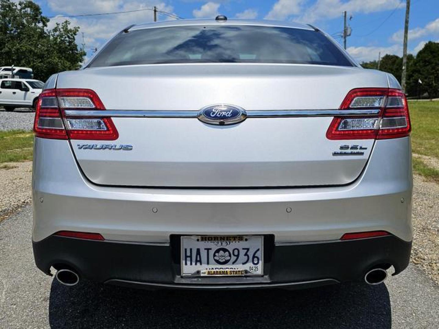 2018 Silver /Gray Ford Taurus SEL Sedan 4D (1FAHP2E85JG) with an 3.5L V6 DOHC 24V engine, Automatic, 6-Spd w/SelectShift transmission, located at 18001 Kellogg Rd, Saucier, MS, 39574, (228) 832-1441, 139.421463, -76.641457 - Photo#6