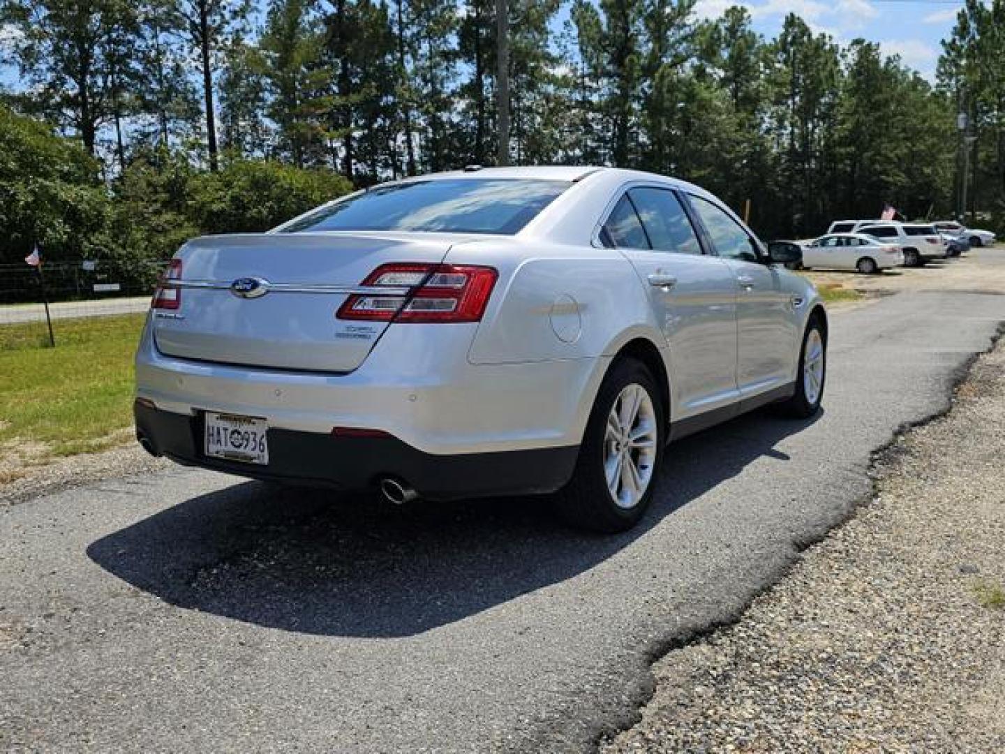 2018 Silver /Gray Ford Taurus SEL Sedan 4D (1FAHP2E85JG) with an 3.5L V6 DOHC 24V engine, Automatic, 6-Spd w/SelectShift transmission, located at 18001 Kellogg Rd, Saucier, MS, 39574, (228) 832-1441, 139.421463, -76.641457 - Photo#7