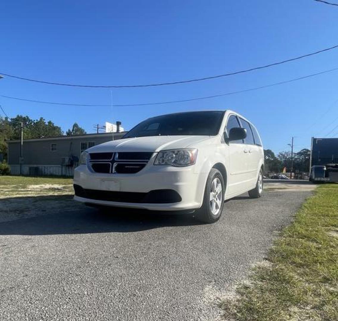 2013 White Dodge Grand Caravan Passenger SE Minivan 4D (2C4RDGBG4DR) with an 3.6L V6 DOHC 24V engine, Automatic, 6-Spd transmission, located at 18001 Kellogg Rd, Saucier, MS, 39574, (228) 832-1441, 139.421463, -76.641457 - Photo#1