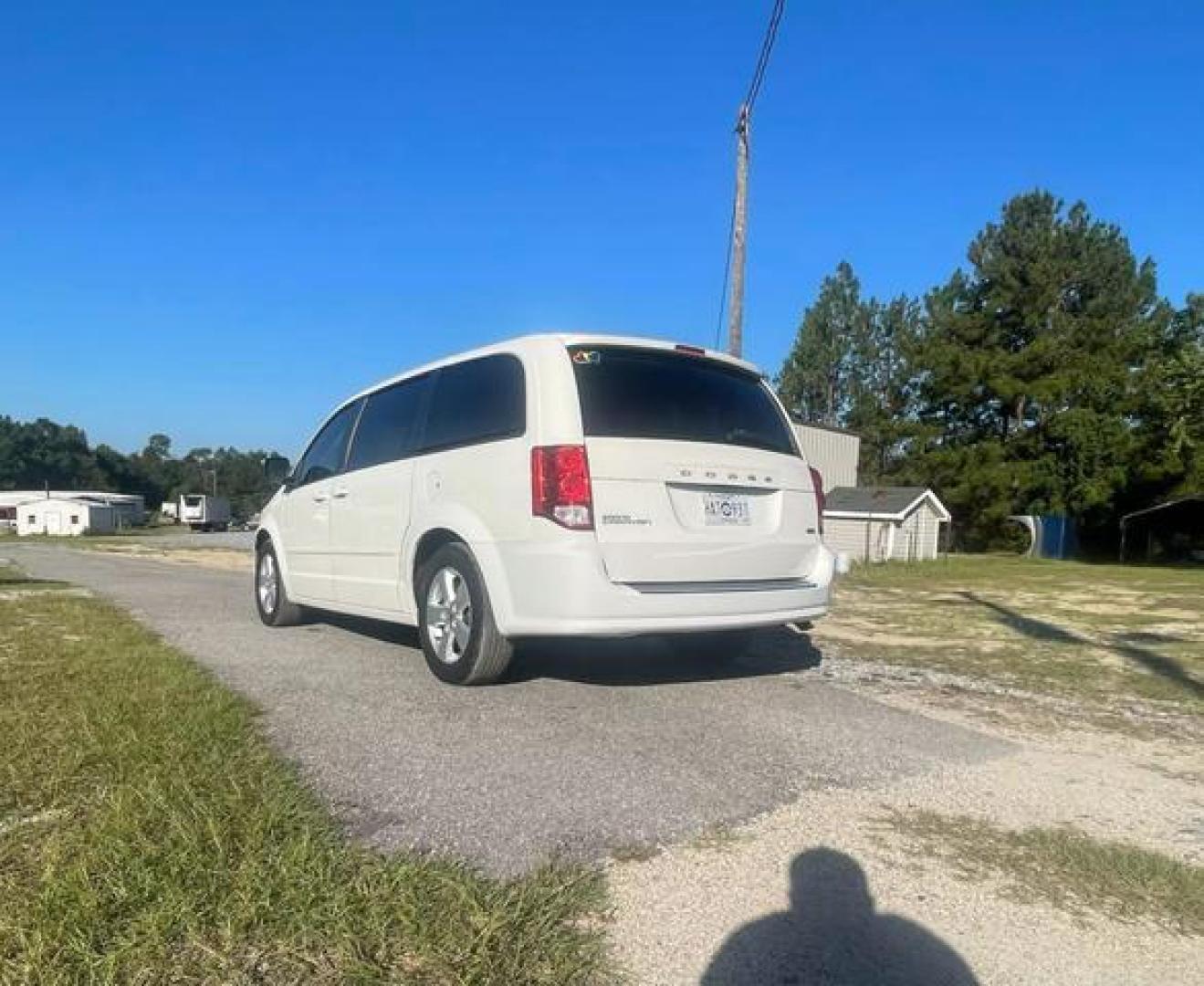 2013 White Dodge Grand Caravan Passenger SE Minivan 4D (2C4RDGBG4DR) with an 3.6L V6 DOHC 24V engine, Automatic, 6-Spd transmission, located at 18001 Kellogg Rd, Saucier, MS, 39574, (228) 832-1441, 139.421463, -76.641457 - Photo#5