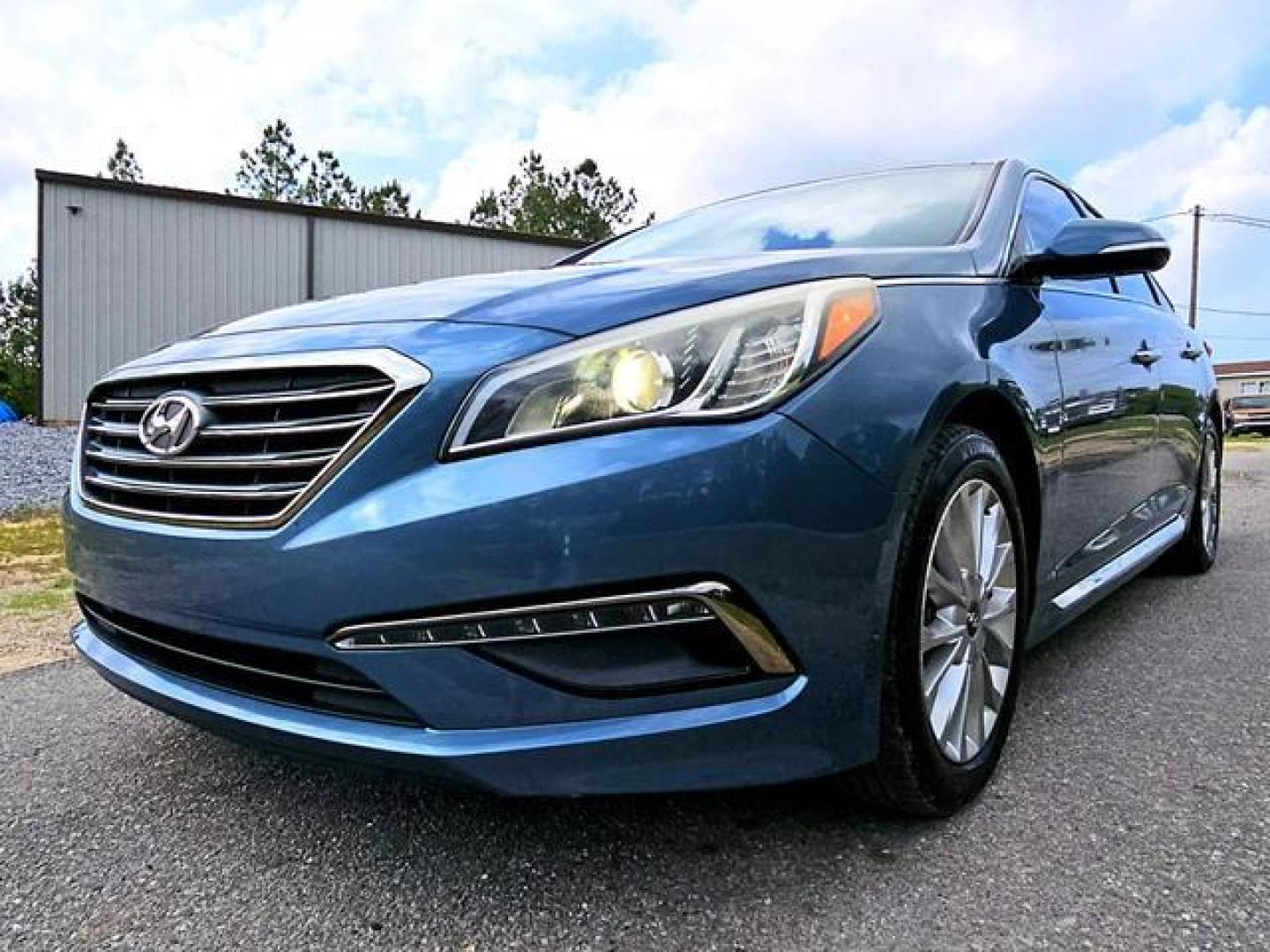 2015 Blue /Beige Hyundai Sonata Limited Sedan 4D (5NPE34AF6FH) with an 2.4L L4 DOHC 16V engine, Auto, 6-Spd w/Shiftronic and Drive Mode Select transmission, located at 18001 Kellogg Rd, Saucier, MS, 39574, (228) 832-1441, 139.421463, -76.641457 - Photo#32