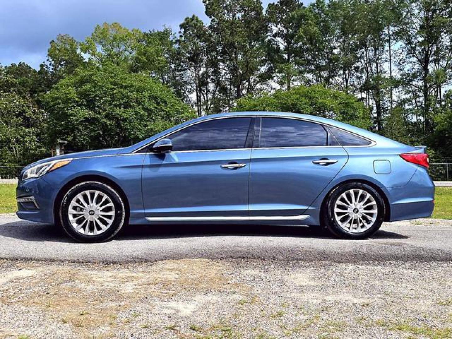 2015 Blue /Beige Hyundai Sonata Limited Sedan 4D (5NPE34AF6FH) with an 2.4L L4 DOHC 16V engine, Auto, 6-Spd w/Shiftronic and Drive Mode Select transmission, located at 18001 Kellogg Rd, Saucier, MS, 39574, (228) 832-1441, 139.421463, -76.641457 - Photo#4