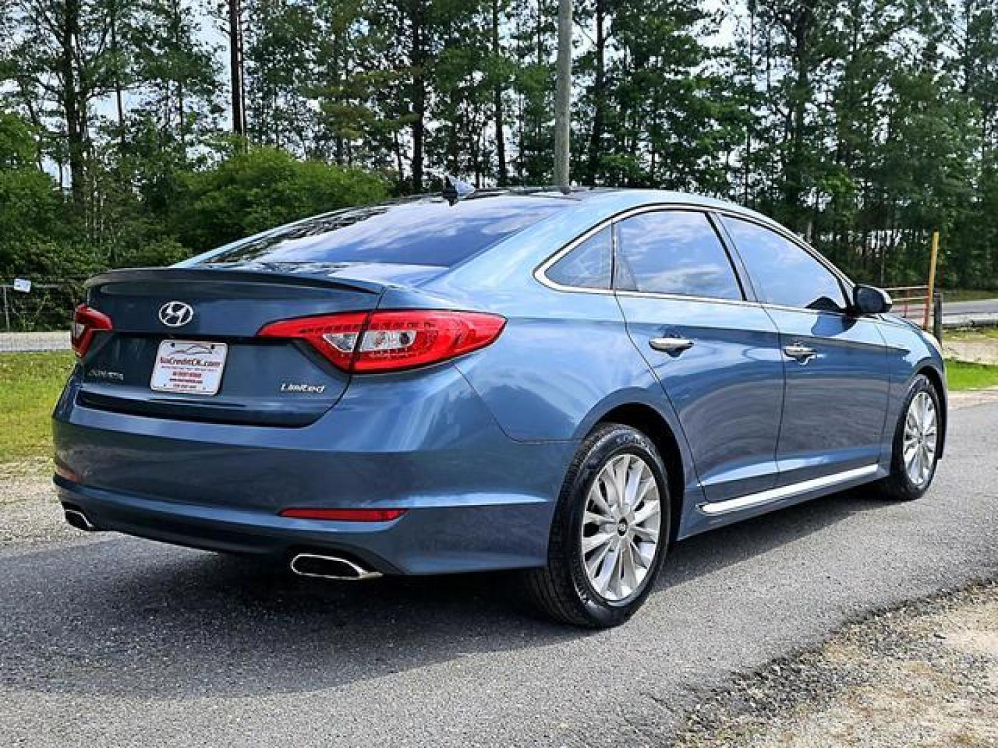 2015 Blue /Beige Hyundai Sonata Limited Sedan 4D (5NPE34AF6FH) with an 2.4L L4 DOHC 16V engine, Auto, 6-Spd w/Shiftronic and Drive Mode Select transmission, located at 18001 Kellogg Rd, Saucier, MS, 39574, (228) 832-1441, 139.421463, -76.641457 - Photo#5