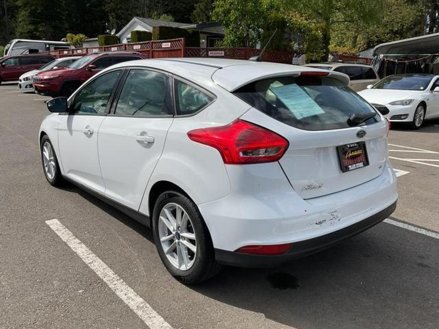 2018 White /Beige Ford Focus SE Hatchback 4D (1FADP3K26JL) , Auto, 6-Spd Powershift transmission, located at 18001 Kellogg Rd, Saucier, MS, 39574, (228) 832-1441, 39.421459, -76.641457 - Photo#2