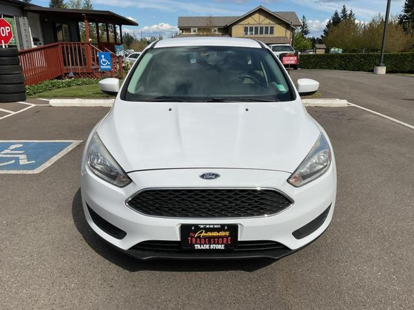 2018 White /Beige Ford Focus SE Hatchback 4D (1FADP3K26JL) , Auto, 6-Spd Powershift transmission, located at 18001 Kellogg Rd, Saucier, MS, 39574, (228) 832-1441, 39.421459, -76.641457 - Photo#7