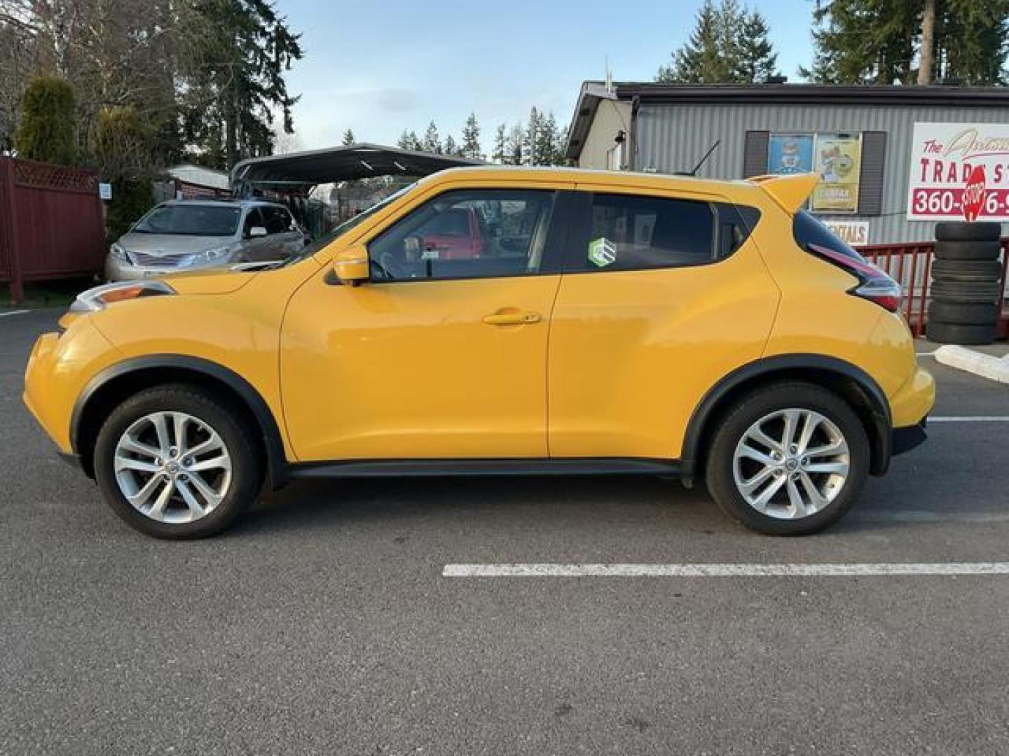 2015 Yellow /Black Nissan JUKE SL Sport Utility 4D (JN8AF5MV6FT) , Automatic, CVT w/Xtronic transmission, located at 18001 Kellogg Rd, Saucier, MS, 39574, (228) 832-1441, 39.421459, -76.641457 - **Dealer Statement: The Trade Store offers the nicest previously owned inventory you'll find of cars, vans, trucks and more. We offer many banks, credit unions and special financing options to fit your needs regardless of your credit, as well as sourcing of specific vehicles for qualified custom - Photo#1