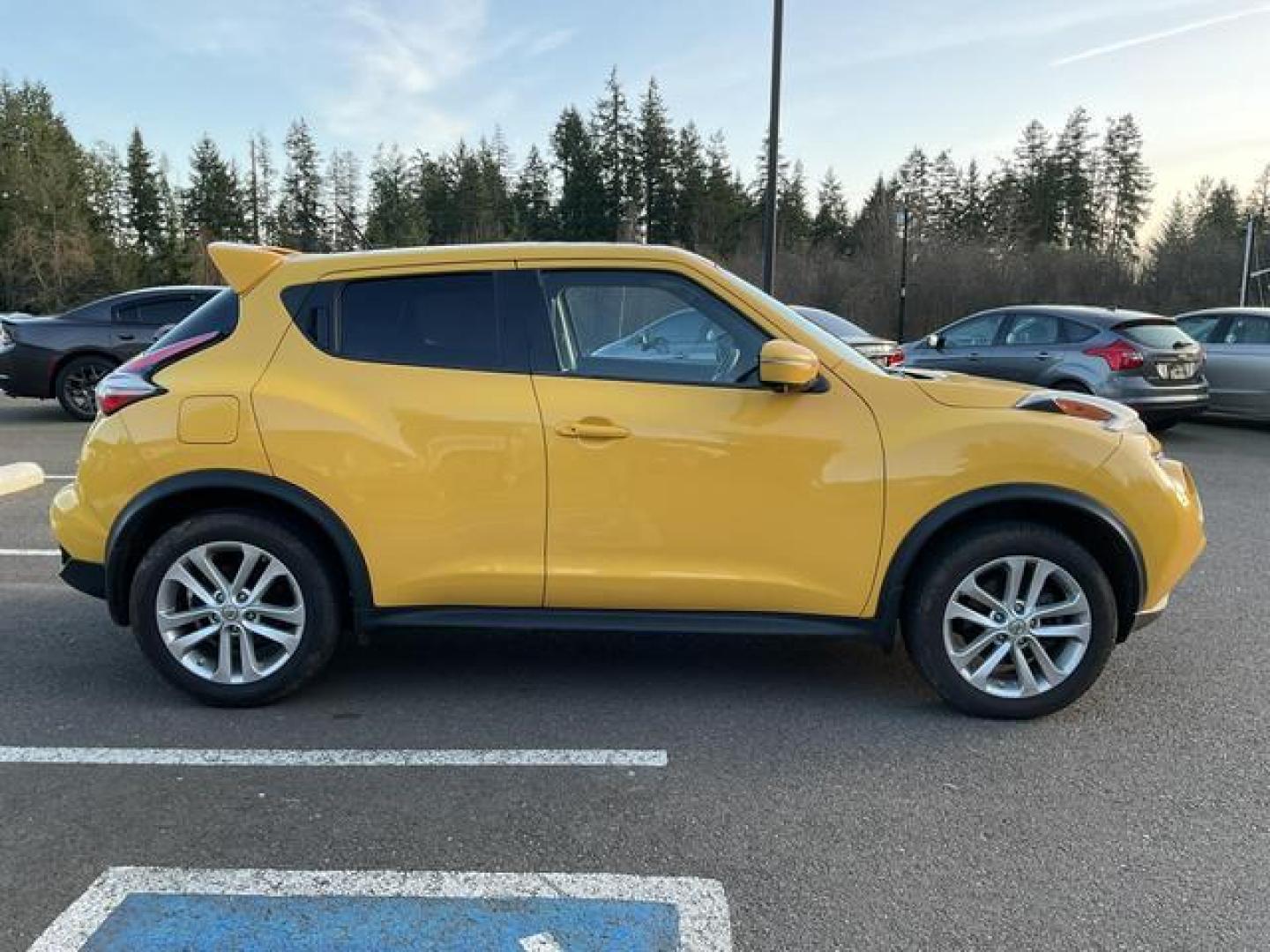 2015 Yellow /Black Nissan JUKE SL Sport Utility 4D (JN8AF5MV6FT) , Automatic, CVT w/Xtronic transmission, located at 18001 Kellogg Rd, Saucier, MS, 39574, (228) 832-1441, 39.421459, -76.641457 - **Dealer Statement: The Trade Store offers the nicest previously owned inventory you'll find of cars, vans, trucks and more. We offer many banks, credit unions and special financing options to fit your needs regardless of your credit, as well as sourcing of specific vehicles for qualified custom - Photo#5