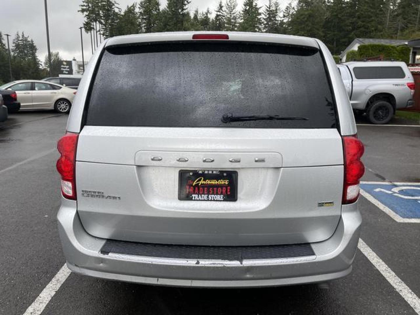 2012 Silver /Black Dodge Grand Caravan Passenger SE Minivan 4D (2C4RDGBG8CR) , Automatic, 6-Spd transmission, located at 18001 Kellogg Rd, Saucier, MS, 39574, (228) 832-1441, 39.421459, -76.641457 - **Dealer Statement: The Trade Store offers the nicest previously owned inventory you'll find of cars, vans, trucks and more. We offer many banks, credit unions and special financing options to fit your needs regardless of your credit, as well as sourcing of specific vehicles for qualified custom - Photo#3