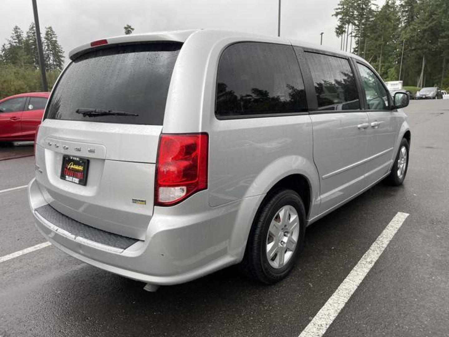 2012 Silver /Black Dodge Grand Caravan Passenger SE Minivan 4D (2C4RDGBG8CR) , Automatic, 6-Spd transmission, located at 18001 Kellogg Rd, Saucier, MS, 39574, (228) 832-1441, 39.421459, -76.641457 - **Dealer Statement: The Trade Store offers the nicest previously owned inventory you'll find of cars, vans, trucks and more. We offer many banks, credit unions and special financing options to fit your needs regardless of your credit, as well as sourcing of specific vehicles for qualified custom - Photo#4