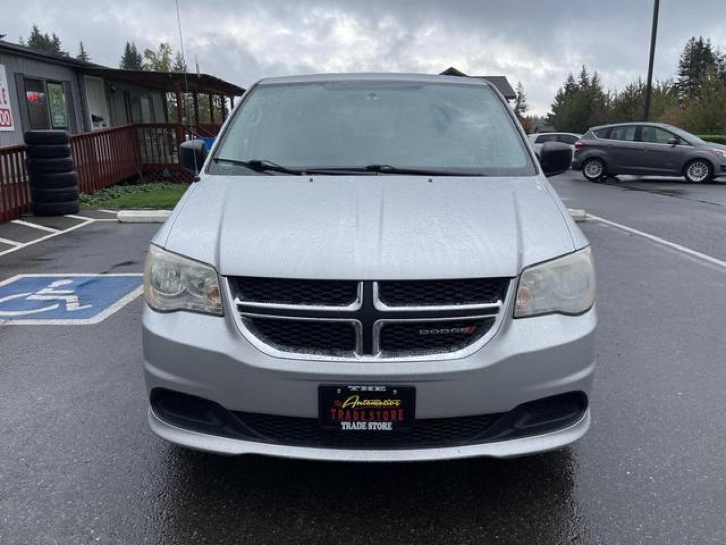 2012 Silver /Black Dodge Grand Caravan Passenger SE Minivan 4D (2C4RDGBG8CR) , Automatic, 6-Spd transmission, located at 18001 Kellogg Rd, Saucier, MS, 39574, (228) 832-1441, 39.421459, -76.641457 - **Dealer Statement: The Trade Store offers the nicest previously owned inventory you'll find of cars, vans, trucks and more. We offer many banks, credit unions and special financing options to fit your needs regardless of your credit, as well as sourcing of specific vehicles for qualified custom - Photo#7