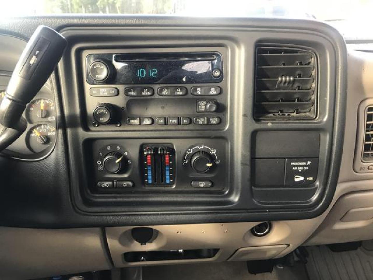 2006 White /Gray Chevrolet Silverado 2500 HD Extended Cab LS Pickup 4D 8 ft (1GCHK29U76E) , Automatic transmission, located at 18001 Kellogg Rd, Saucier, MS, 39574, (228) 832-1441, 39.421459, -76.641457 - Photo#15