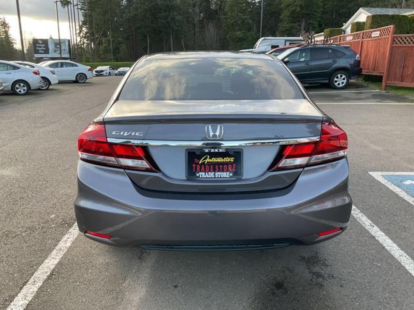 2015 Gray /Black Honda Civic SE Sedan 4D (19XFB2F74FE) , Automatic, CVT transmission, located at 18001 Kellogg Rd, Saucier, MS, 39574, (228) 832-1441, 39.421459, -76.641457 - **Dealer Statement: The Trade Store offers the nicest previously owned inventory you'll find of cars, vans, trucks and more. We offer many banks, credit unions and special financing options to fit your needs regardless of your credit, as well as sourcing of specific vehicles for qualified custom - Photo#3