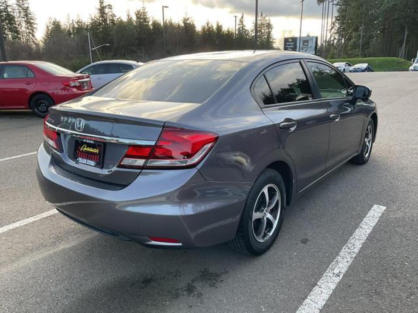 2015 Gray /Black Honda Civic SE Sedan 4D (19XFB2F74FE) , Automatic, CVT transmission, located at 18001 Kellogg Rd, Saucier, MS, 39574, (228) 832-1441, 39.421459, -76.641457 - **Dealer Statement: The Trade Store offers the nicest previously owned inventory you'll find of cars, vans, trucks and more. We offer many banks, credit unions and special financing options to fit your needs regardless of your credit, as well as sourcing of specific vehicles for qualified custom - Photo#4