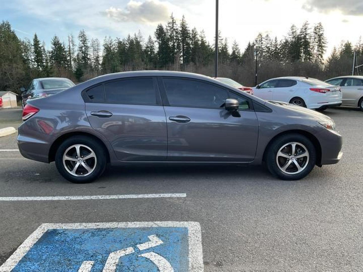 2015 Gray /Black Honda Civic SE Sedan 4D (19XFB2F74FE) , Automatic, CVT transmission, located at 18001 Kellogg Rd, Saucier, MS, 39574, (228) 832-1441, 39.421459, -76.641457 - **Dealer Statement: The Trade Store offers the nicest previously owned inventory you'll find of cars, vans, trucks and more. We offer many banks, credit unions and special financing options to fit your needs regardless of your credit, as well as sourcing of specific vehicles for qualified custom - Photo#5