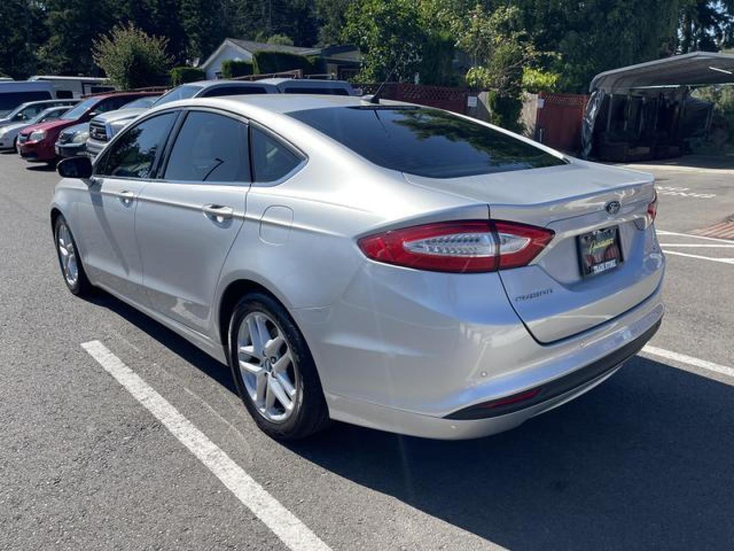 2016 Silver /Black Ford Fusion SE Sedan 4D (3FA6P0H76GR) , Auto, 6-Spd SelectShift transmission, located at 18001 Kellogg Rd, Saucier, MS, 39574, (228) 832-1441, 39.421459, -76.641457 - Photo#2