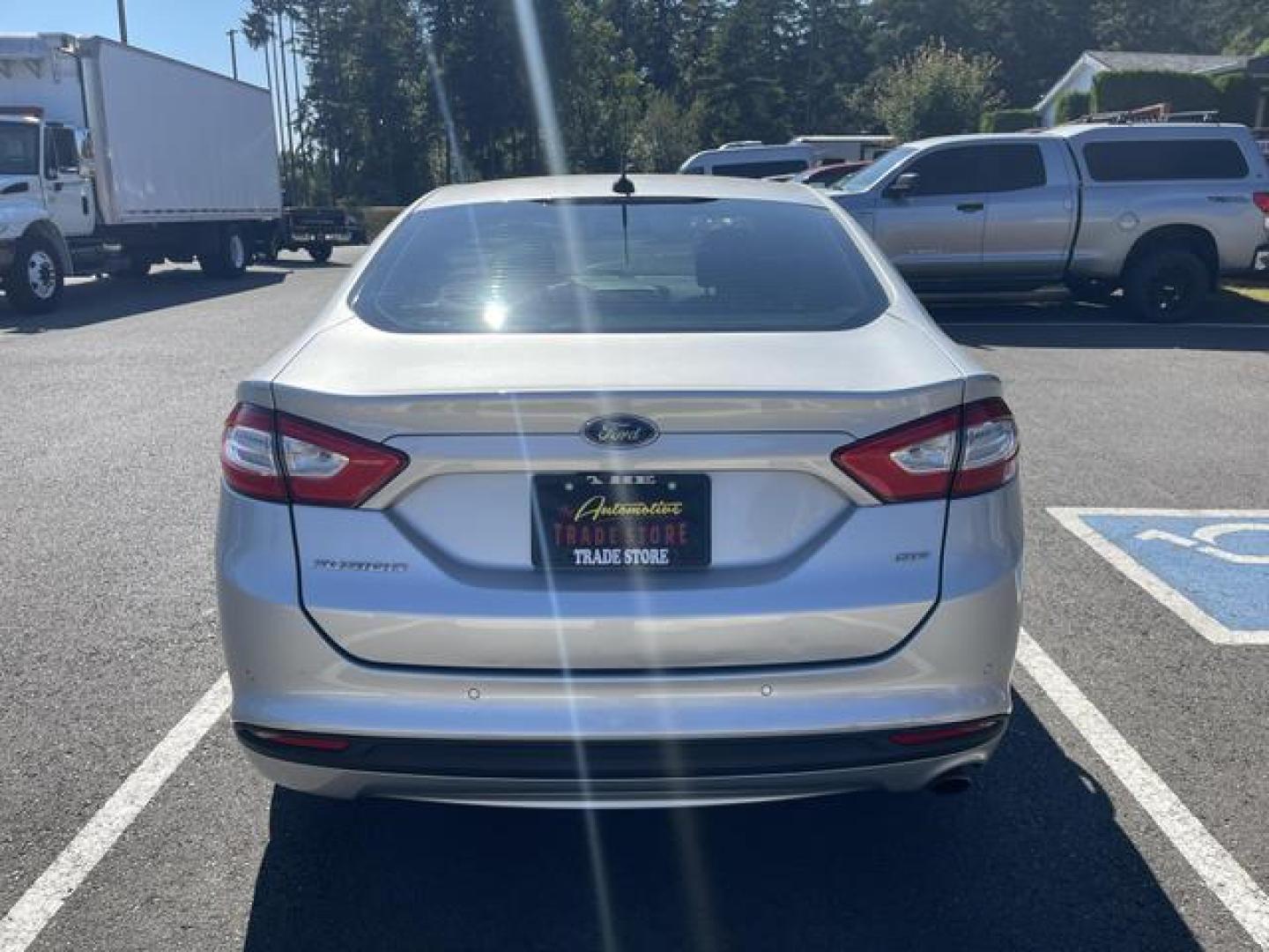 2016 Silver /Black Ford Fusion SE Sedan 4D (3FA6P0H76GR) , Auto, 6-Spd SelectShift transmission, located at 18001 Kellogg Rd, Saucier, MS, 39574, (228) 832-1441, 39.421459, -76.641457 - Photo#3