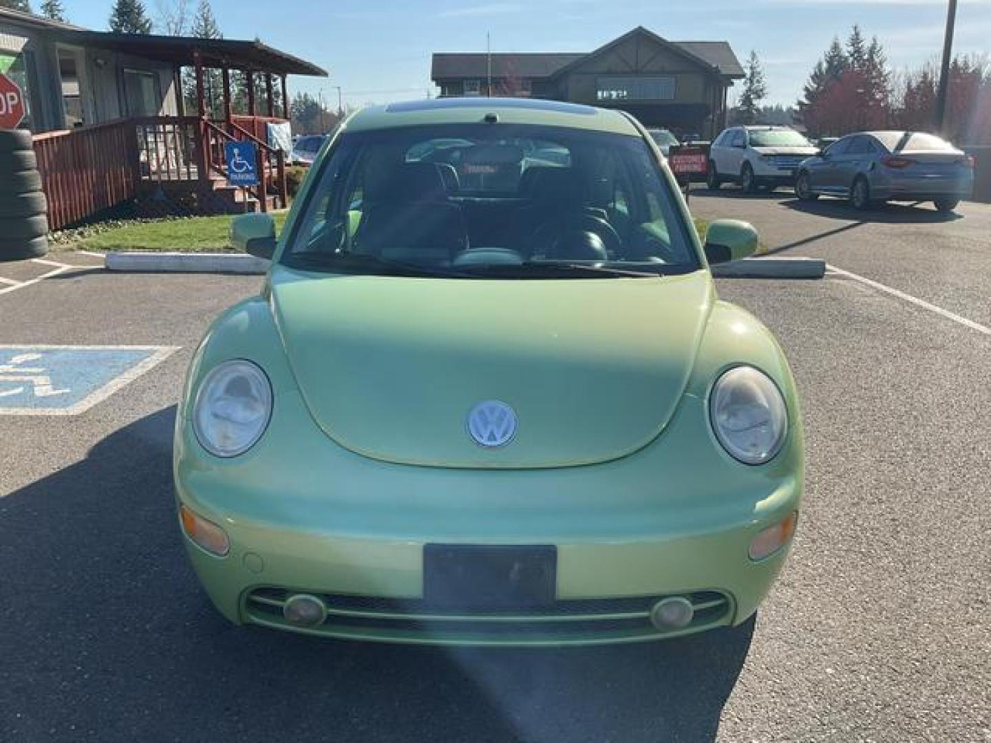 2003 Green /Black Volkswagen New Beetle GLS Hatchback Coupe 2D (3VWCD21C33M) , Manual, 5-Spd transmission, located at 18001 Kellogg Rd, Saucier, MS, 39574, (228) 832-1441, 39.421459, -76.641457 - Photo#7