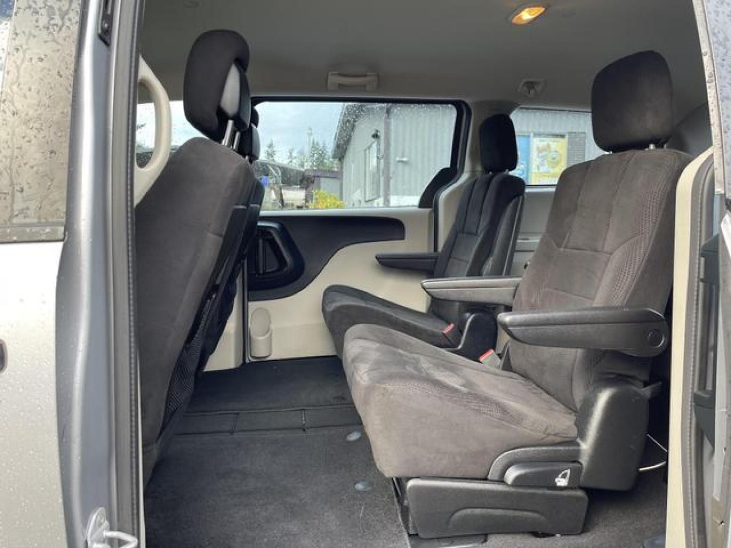 2013 Silver /Black Dodge Grand Caravan Passenger AVP Minivan 4D (2C4RDGBG8DR) , Automatic, 6-Spd transmission, located at 18001 Kellogg Rd, Saucier, MS, 39574, (228) 832-1441, 39.421459, -76.641457 - Photo#9