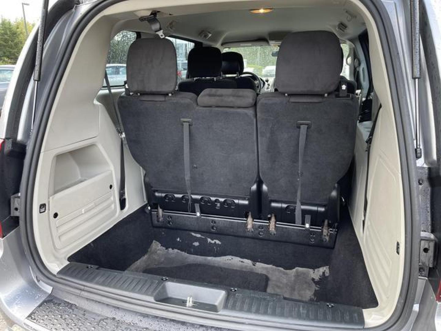 2013 Silver /Black Dodge Grand Caravan Passenger AVP Minivan 4D (2C4RDGBG8DR) , Automatic, 6-Spd transmission, located at 18001 Kellogg Rd, Saucier, MS, 39574, (228) 832-1441, 39.421459, -76.641457 - Photo#11