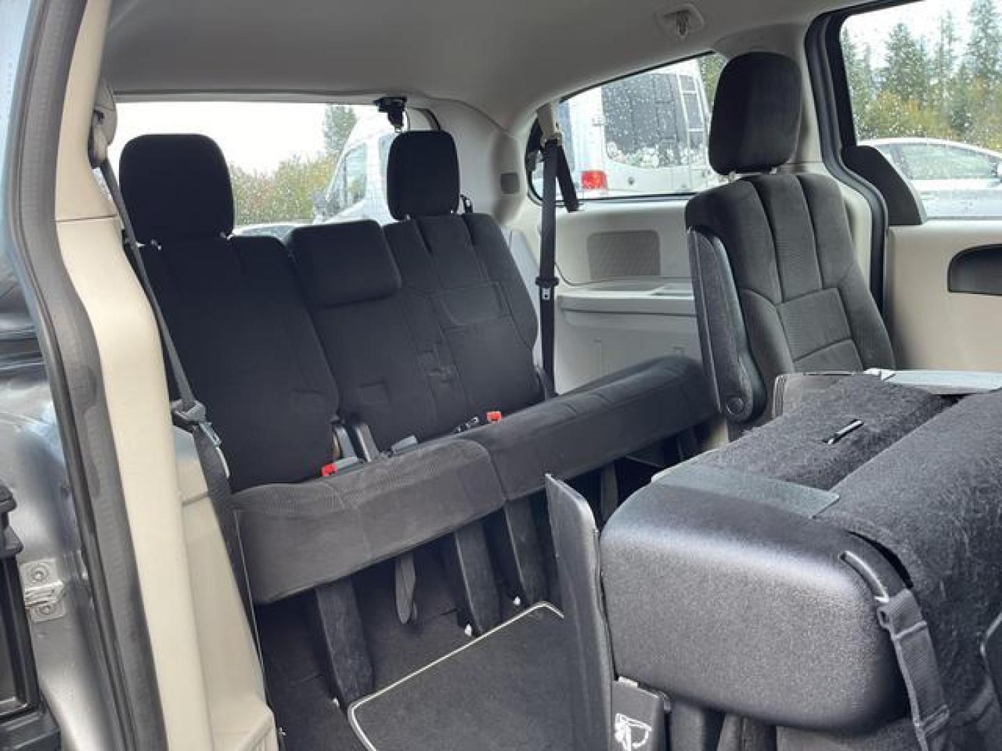 2013 Silver /Black Dodge Grand Caravan Passenger AVP Minivan 4D (2C4RDGBG8DR) , Automatic, 6-Spd transmission, located at 18001 Kellogg Rd, Saucier, MS, 39574, (228) 832-1441, 39.421459, -76.641457 - Photo#12