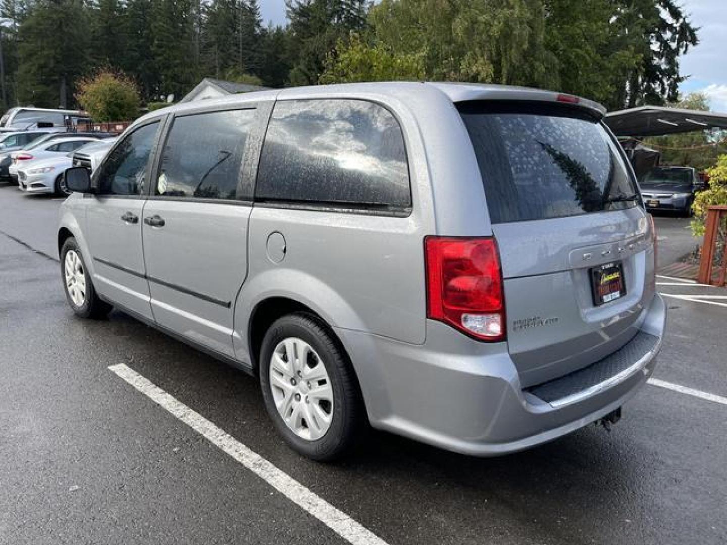 2013 Silver /Black Dodge Grand Caravan Passenger AVP Minivan 4D (2C4RDGBG8DR) , Automatic, 6-Spd transmission, located at 18001 Kellogg Rd, Saucier, MS, 39574, (228) 832-1441, 39.421459, -76.641457 - Photo#2