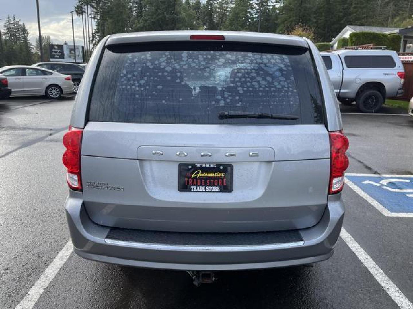 2013 Silver /Black Dodge Grand Caravan Passenger AVP Minivan 4D (2C4RDGBG8DR) , Automatic, 6-Spd transmission, located at 18001 Kellogg Rd, Saucier, MS, 39574, (228) 832-1441, 39.421459, -76.641457 - Photo#3