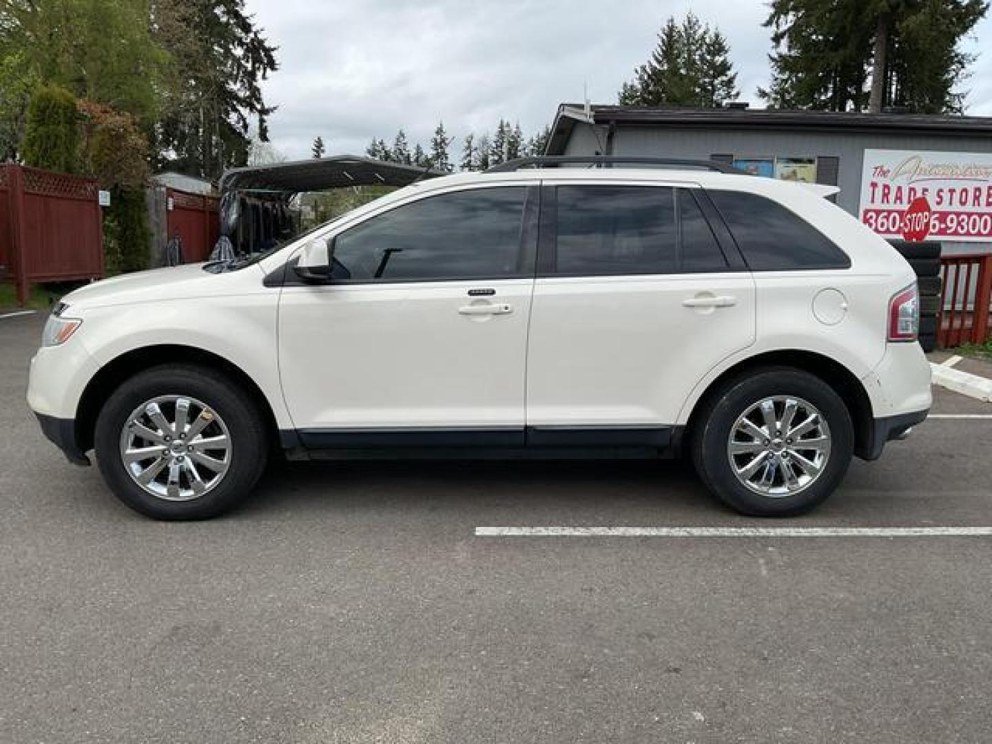 2008 White /Black Ford Edge SEL Sport Utility 4D (2FMDK38C28B) , Automatic, 6-Spd w/Overdrive transmission, located at 18001 Kellogg Rd, Saucier, MS, 39574, (228) 832-1441, 39.421459, -76.641457 - **Dealer Statement: The Trade Store offers the nicest previously owned inventory you'll find of cars, vans, trucks and more. We offer many banks, credit unions and special financing options to fit your needs regardless of your credit, as well as sourcing of specific vehicles for qualified custom - Photo#1