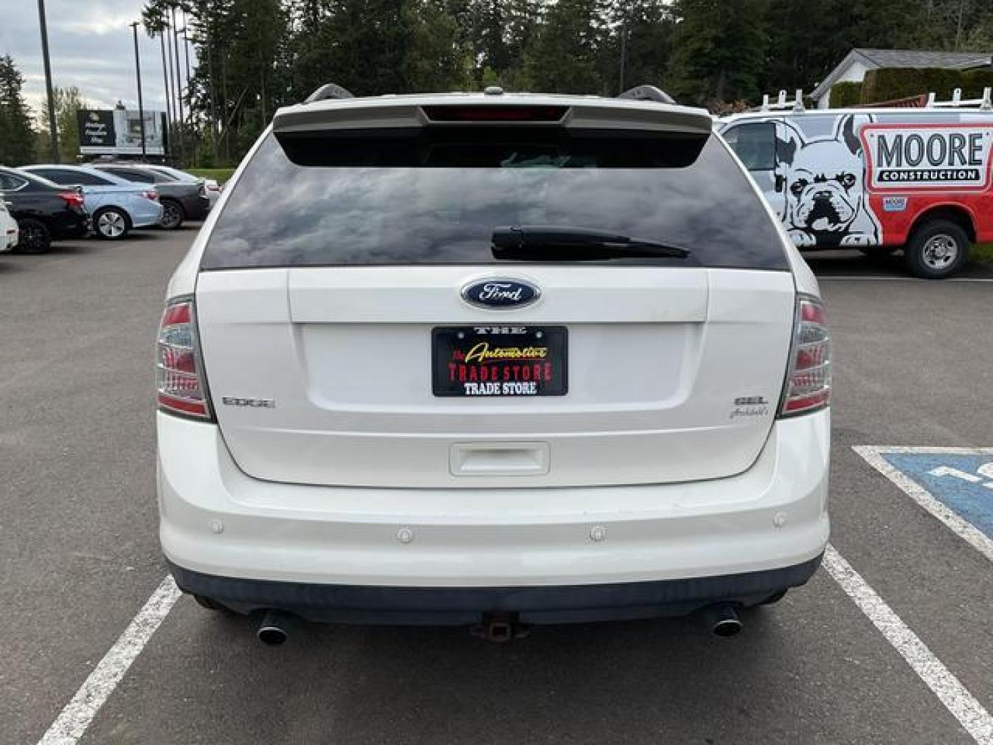 2008 White /Black Ford Edge SEL Sport Utility 4D (2FMDK38C28B) , Automatic, 6-Spd w/Overdrive transmission, located at 18001 Kellogg Rd, Saucier, MS, 39574, (228) 832-1441, 39.421459, -76.641457 - **Dealer Statement: The Trade Store offers the nicest previously owned inventory you'll find of cars, vans, trucks and more. We offer many banks, credit unions and special financing options to fit your needs regardless of your credit, as well as sourcing of specific vehicles for qualified custom - Photo#3