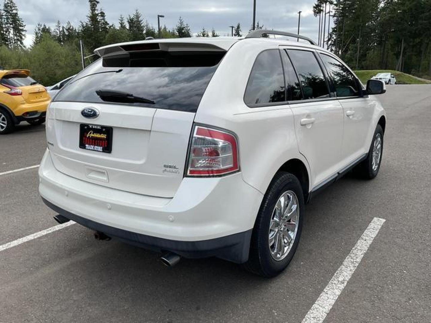 2008 White /Black Ford Edge SEL Sport Utility 4D (2FMDK38C28B) , Automatic, 6-Spd w/Overdrive transmission, located at 18001 Kellogg Rd, Saucier, MS, 39574, (228) 832-1441, 39.421459, -76.641457 - **Dealer Statement: The Trade Store offers the nicest previously owned inventory you'll find of cars, vans, trucks and more. We offer many banks, credit unions and special financing options to fit your needs regardless of your credit, as well as sourcing of specific vehicles for qualified custom - Photo#4