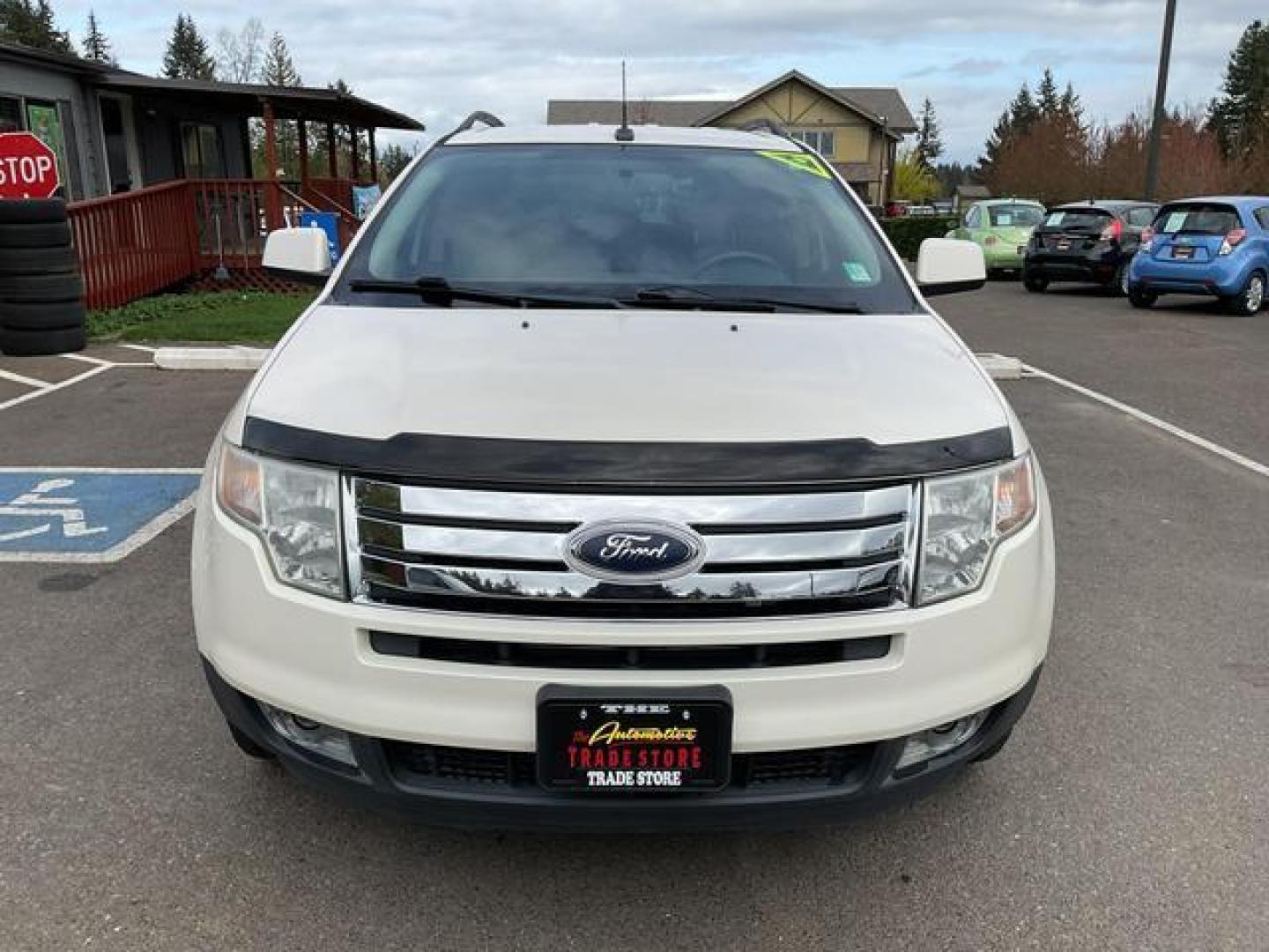 2008 White /Black Ford Edge SEL Sport Utility 4D (2FMDK38C28B) , Automatic, 6-Spd w/Overdrive transmission, located at 18001 Kellogg Rd, Saucier, MS, 39574, (228) 832-1441, 39.421459, -76.641457 - **Dealer Statement: The Trade Store offers the nicest previously owned inventory you'll find of cars, vans, trucks and more. We offer many banks, credit unions and special financing options to fit your needs regardless of your credit, as well as sourcing of specific vehicles for qualified custom - Photo#7