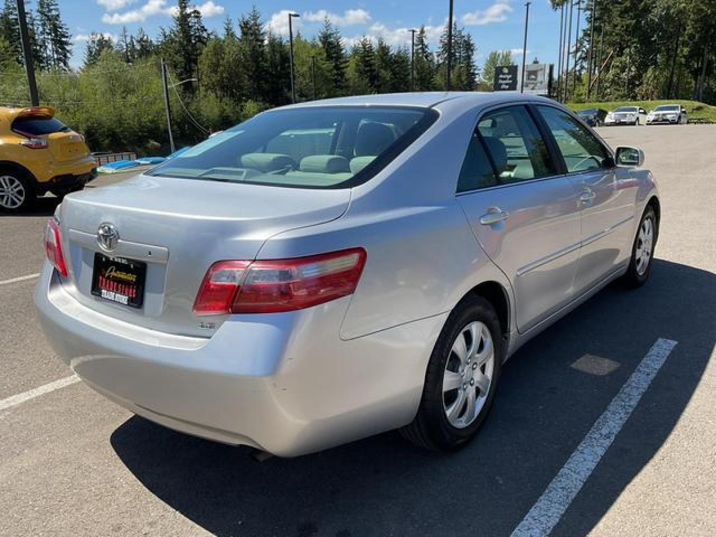 2009 Silver /Gray Toyota Camry LE Sedan 4D (4T4BE46K59R) , Automatic, 5-Spd w/Overdrive transmission, located at 18001 Kellogg Rd, Saucier, MS, 39574, (228) 832-1441, 39.421459, -76.641457 - **Dealer Statement: The Trade Store offers the nicest previously owned inventory you'll find of cars, vans, trucks and more. We offer many banks, credit unions and special financing options to fit your needs regardless of your credit, as well as sourcing of specific vehicles for qualified custom - Photo#4