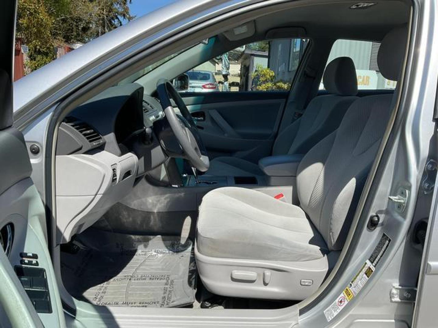 2009 Silver /Gray Toyota Camry LE Sedan 4D (4T4BE46K59R) , Automatic, 5-Spd w/Overdrive transmission, located at 18001 Kellogg Rd, Saucier, MS, 39574, (228) 832-1441, 39.421459, -76.641457 - **Dealer Statement: The Trade Store offers the nicest previously owned inventory you'll find of cars, vans, trucks and more. We offer many banks, credit unions and special financing options to fit your needs regardless of your credit, as well as sourcing of specific vehicles for qualified custom - Photo#8