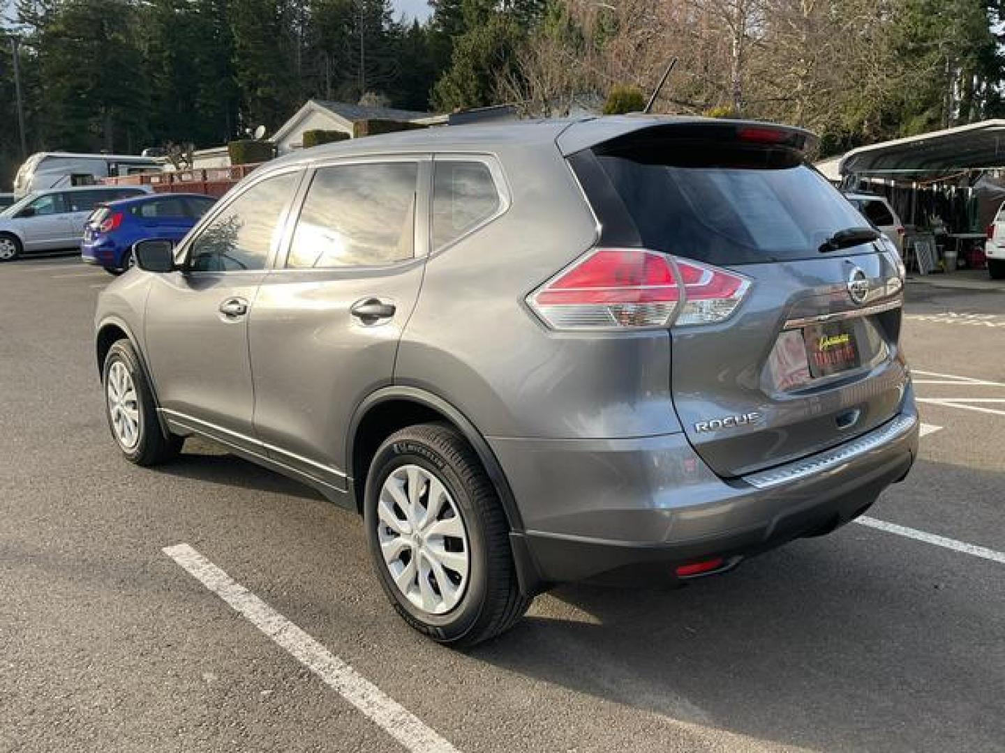 2016 Gray /Black Nissan Rogue S Sport Utility 4D (KNMAT2MV8GP) , Auto, CVT Xtronic transmission, located at 18001 Kellogg Rd, Saucier, MS, 39574, (228) 832-1441, 39.421459, -76.641457 - Photo#2