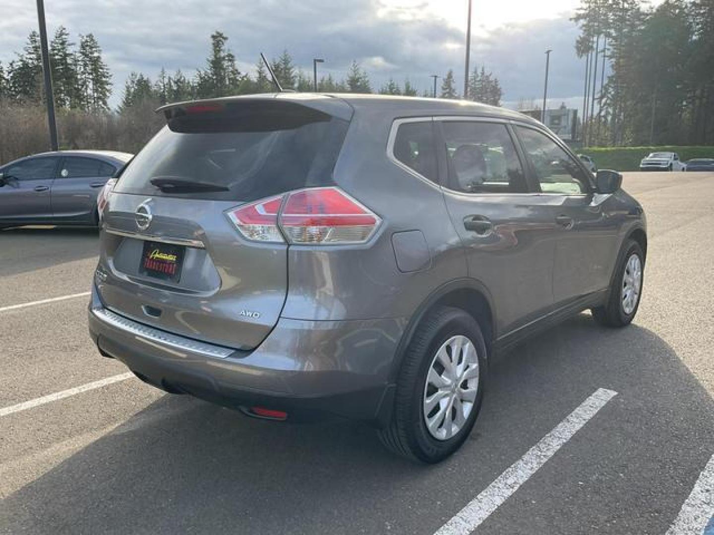 2016 Gray /Black Nissan Rogue S Sport Utility 4D (KNMAT2MV8GP) , Auto, CVT Xtronic transmission, located at 18001 Kellogg Rd, Saucier, MS, 39574, (228) 832-1441, 39.421459, -76.641457 - Photo#4