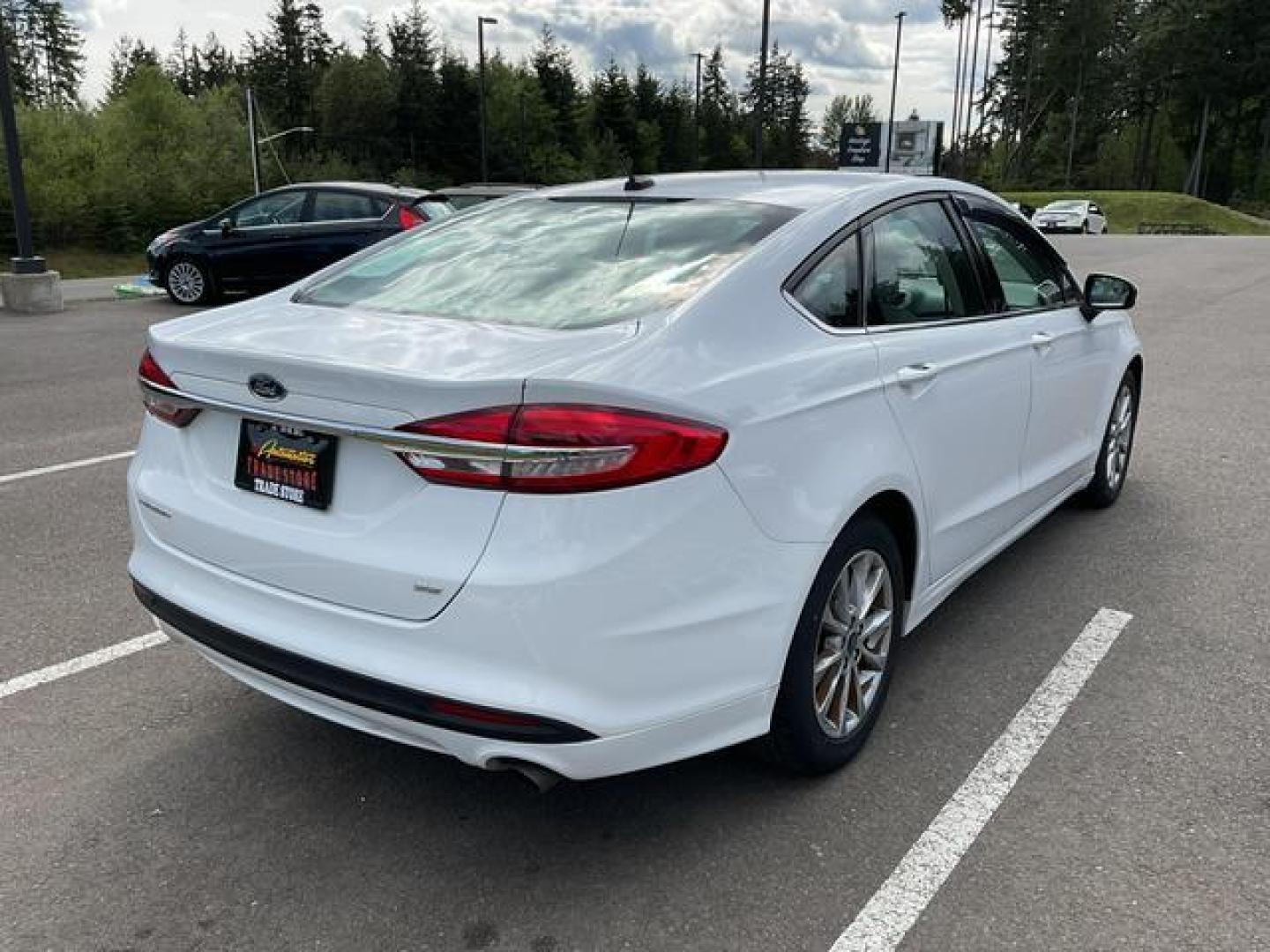 2017 White /Gray Ford Fusion SE Sedan 4D (3FA6P0H7XHR) , Auto, 6-Spd SelectShift transmission, located at 18001 Kellogg Rd, Saucier, MS, 39574, (228) 832-1441, 39.421459, -76.641457 - **Dealer Statement: The Trade Store offers the nicest previously owned inventory you'll find of cars, vans, trucks and more. We offer many banks, credit unions and special financing options to fit your needs regardless of your credit, as well as sourcing of specific vehicles for qualified custom - Photo#4