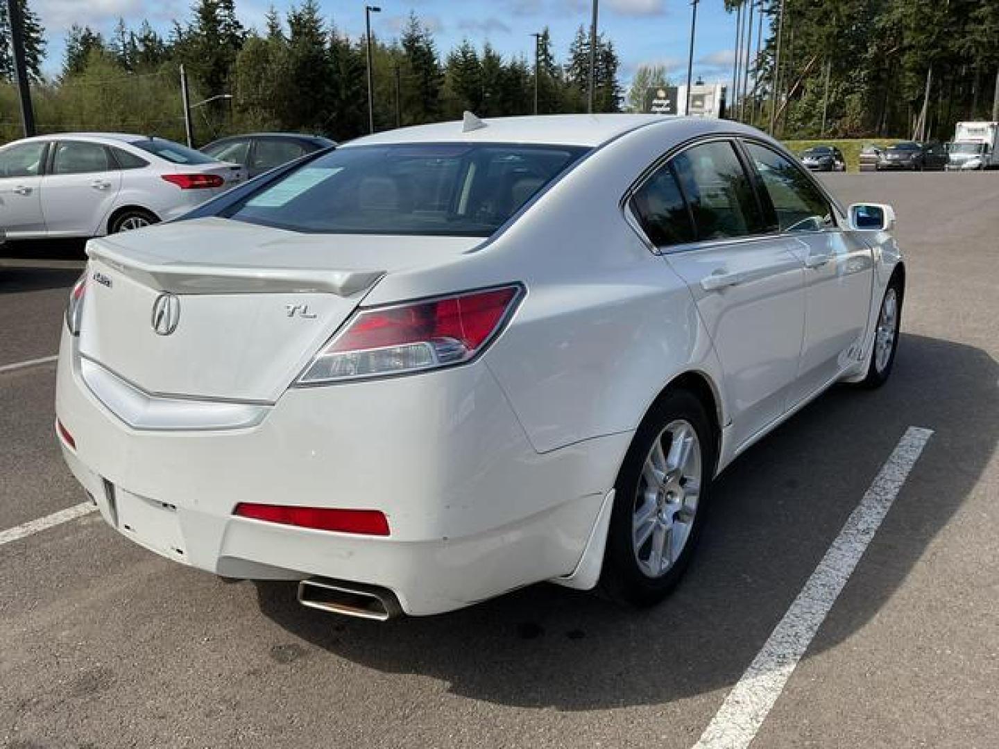 2009 White /Black Acura TL Sedan 4D (19UUA86219A) , Automatic, 5-Spd w/Overdrive and SportShift transmission, located at 18001 Kellogg Rd, Saucier, MS, 39574, (228) 832-1441, 39.421459, -76.641457 - **Dealer Statement: The Trade Store offers the nicest previously owned inventory you'll find of cars, vans, trucks and more. We offer many banks, credit unions and special financing options to fit your needs regardless of your credit, as well as sourcing of specific vehicles for qualified custom - Photo#4