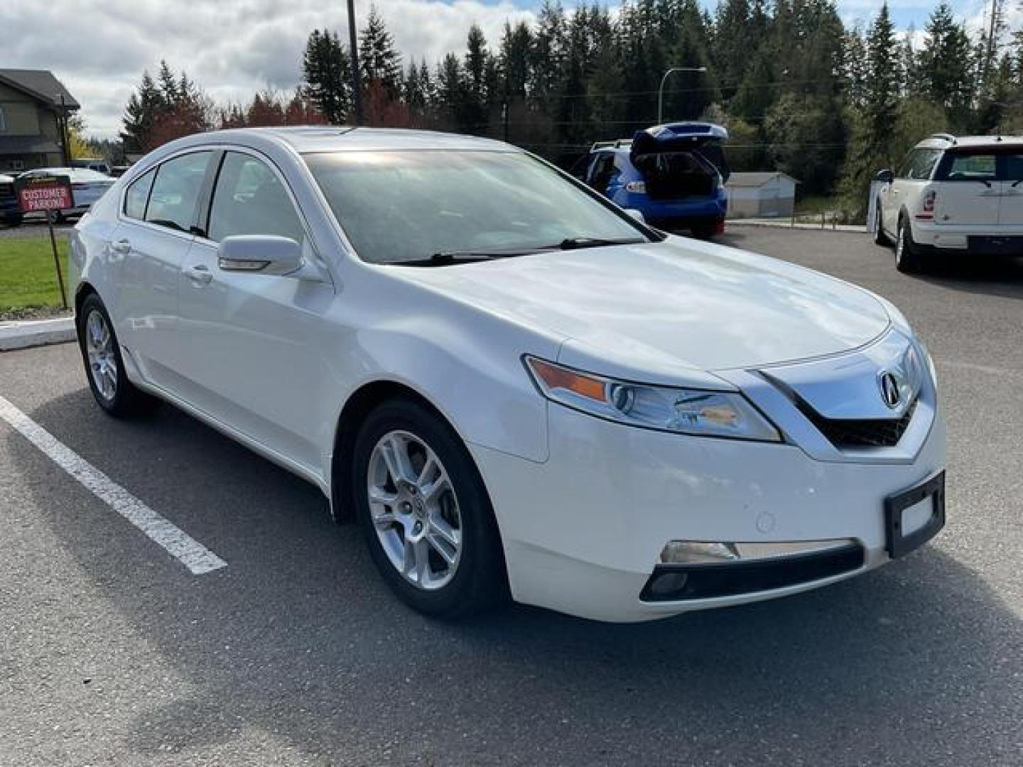 2009 White /Black Acura TL Sedan 4D (19UUA86219A) , Automatic, 5-Spd w/Overdrive and SportShift transmission, located at 18001 Kellogg Rd, Saucier, MS, 39574, (228) 832-1441, 39.421459, -76.641457 - **Dealer Statement: The Trade Store offers the nicest previously owned inventory you'll find of cars, vans, trucks and more. We offer many banks, credit unions and special financing options to fit your needs regardless of your credit, as well as sourcing of specific vehicles for qualified custom - Photo#6