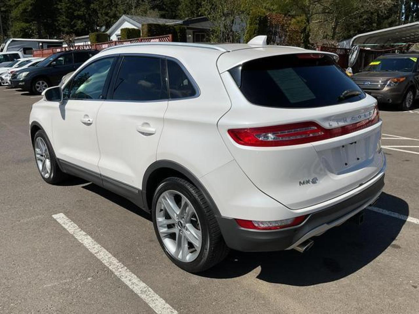 2015 White /Brown Lincoln MKC Sport Utility 4D (5LMTJ2AH7FU) , Auto, 6-Spd SelShft transmission, located at 18001 Kellogg Rd, Saucier, MS, 39574, (228) 832-1441, 39.421459, -76.641457 - Photo#2